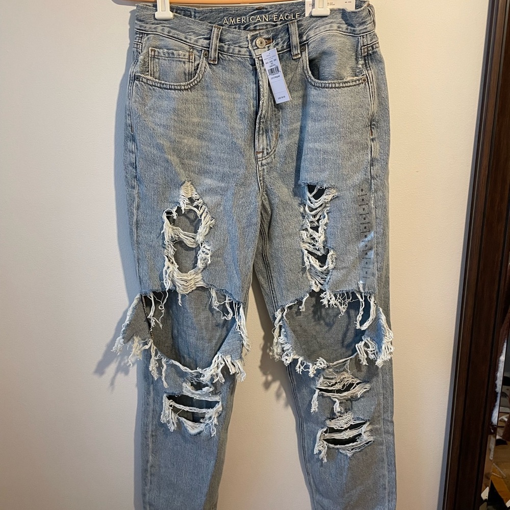 High Rise NWT American Eagle Mom Jeans